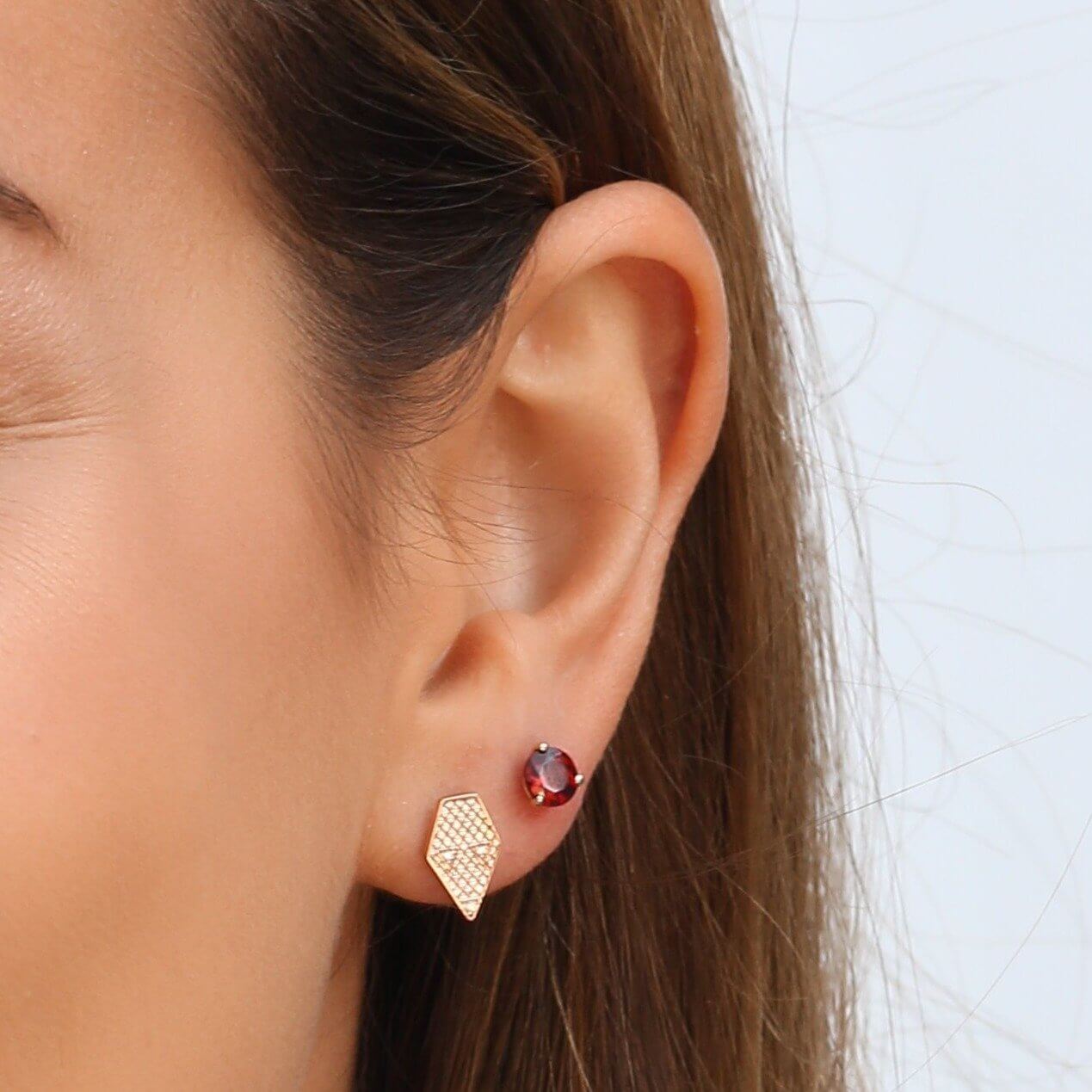 red garnet set in 14k yellow gold